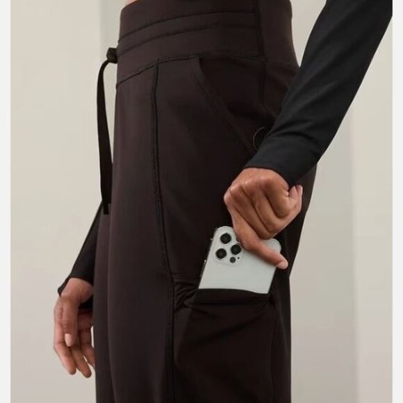 ATHLETA Rainier Mid Rise Cargo Black Jogger Size Small, NWT - Picture 6 of 7